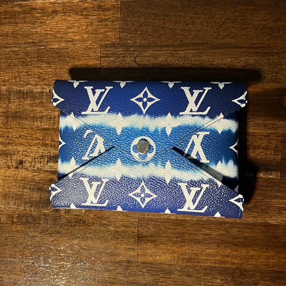 Louis Vuitton Monogram Escale Medium Kirigami Pochette